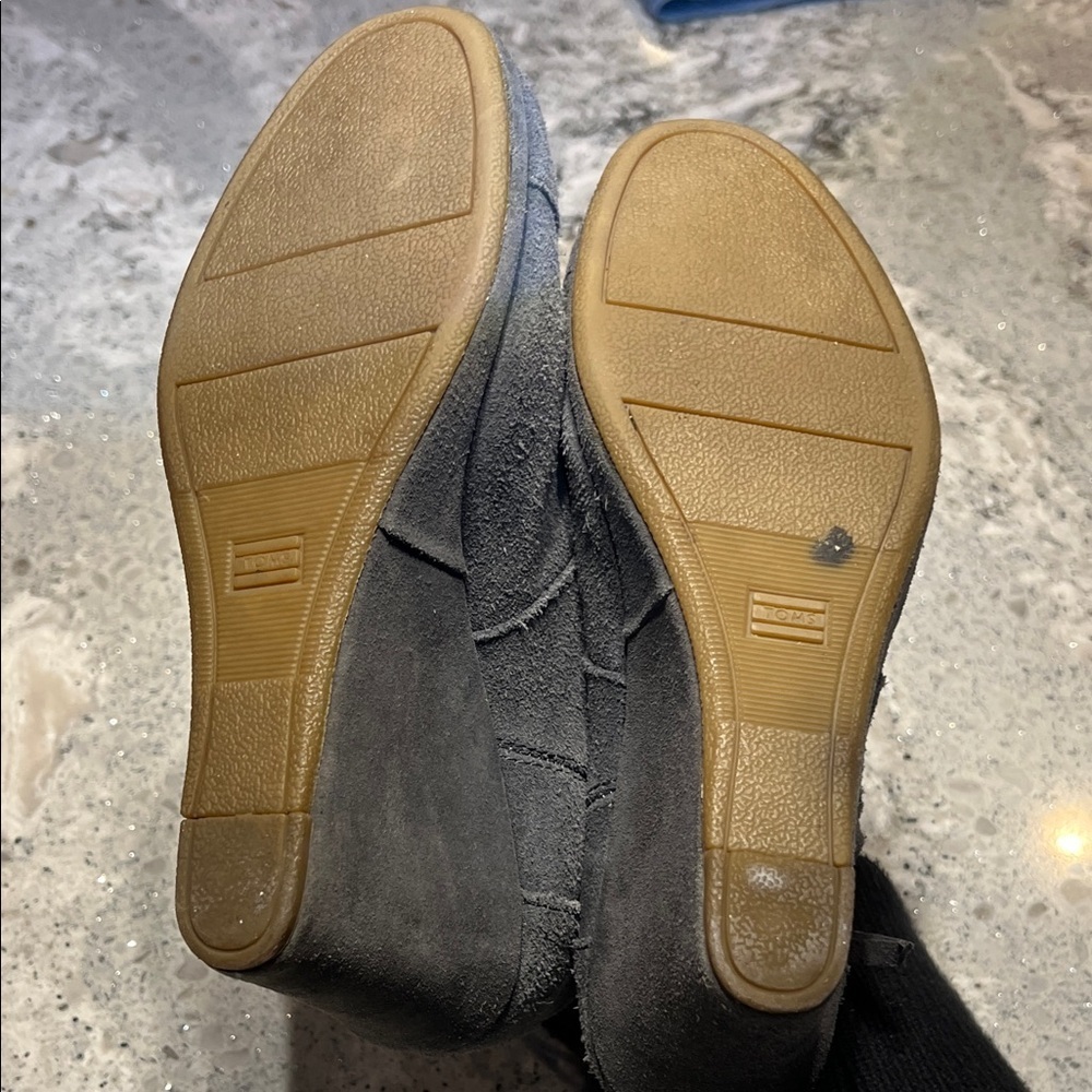 TOM'S Gray Suede Leather Desert Wedge Ankle Bootie Size 6.5 - Picture 9 of 10